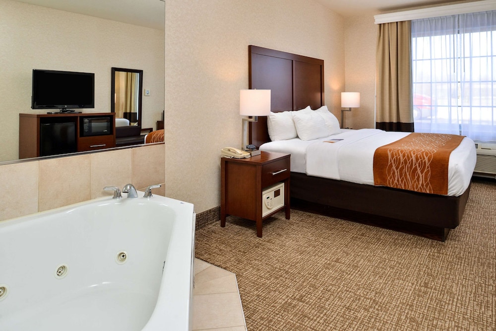 Comfort Inn And Suites Madison North 2/45