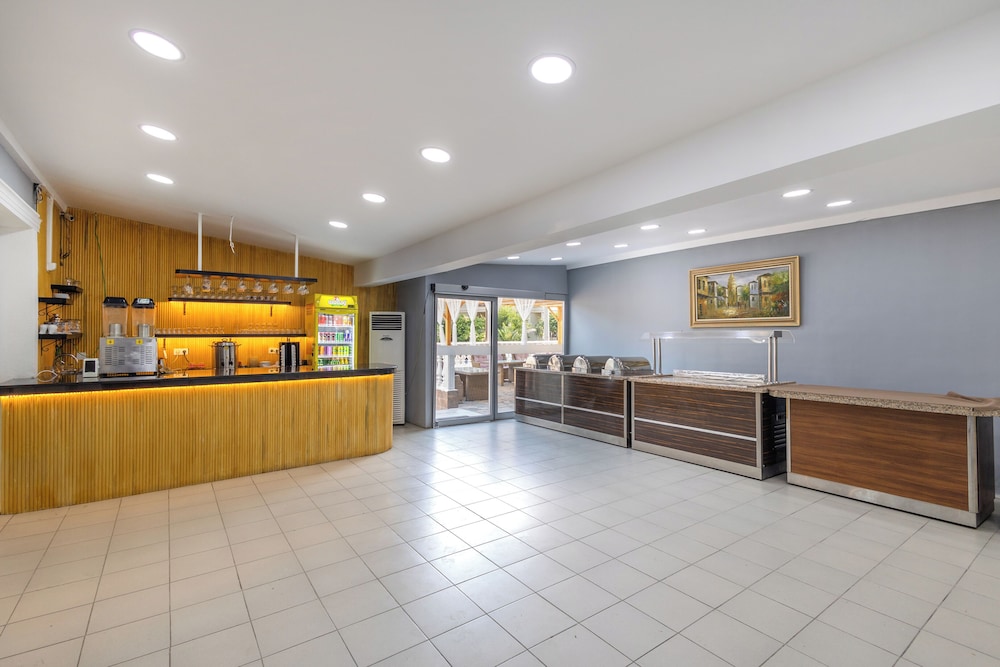 TURUNC LIFE HOTEL 8/48