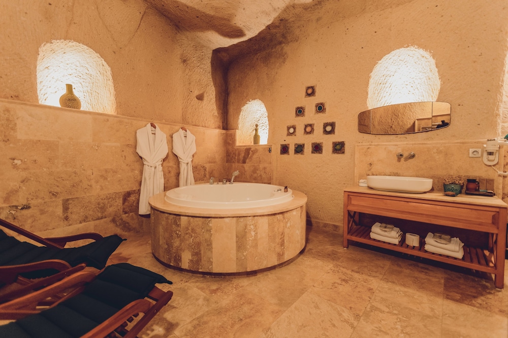Peristyle Cave Cappadocia 23/49