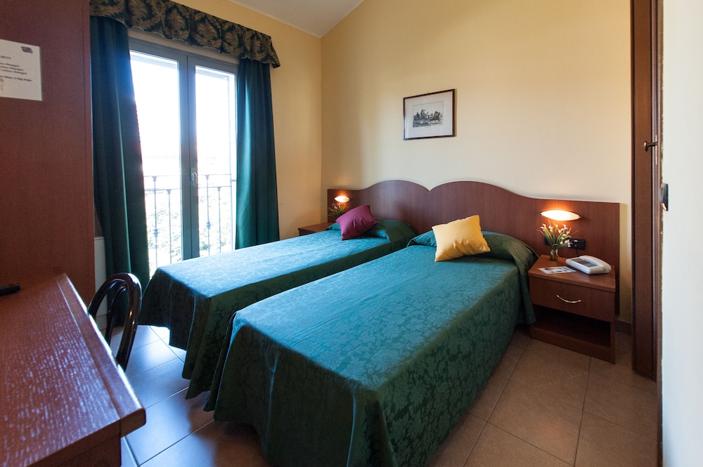 The Best Hotel 10/33