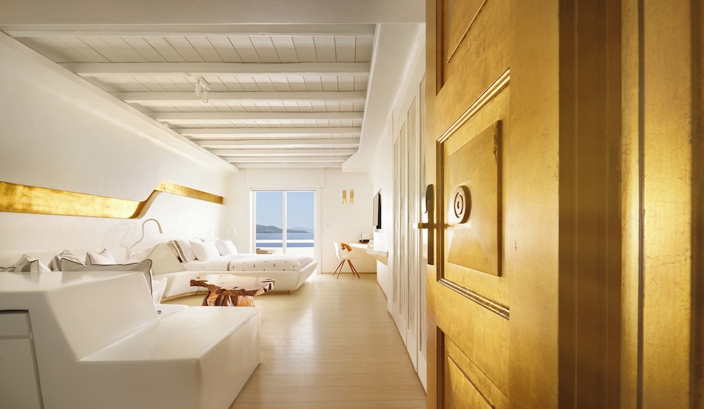 Cavo Tagoo Mykonos 50/50