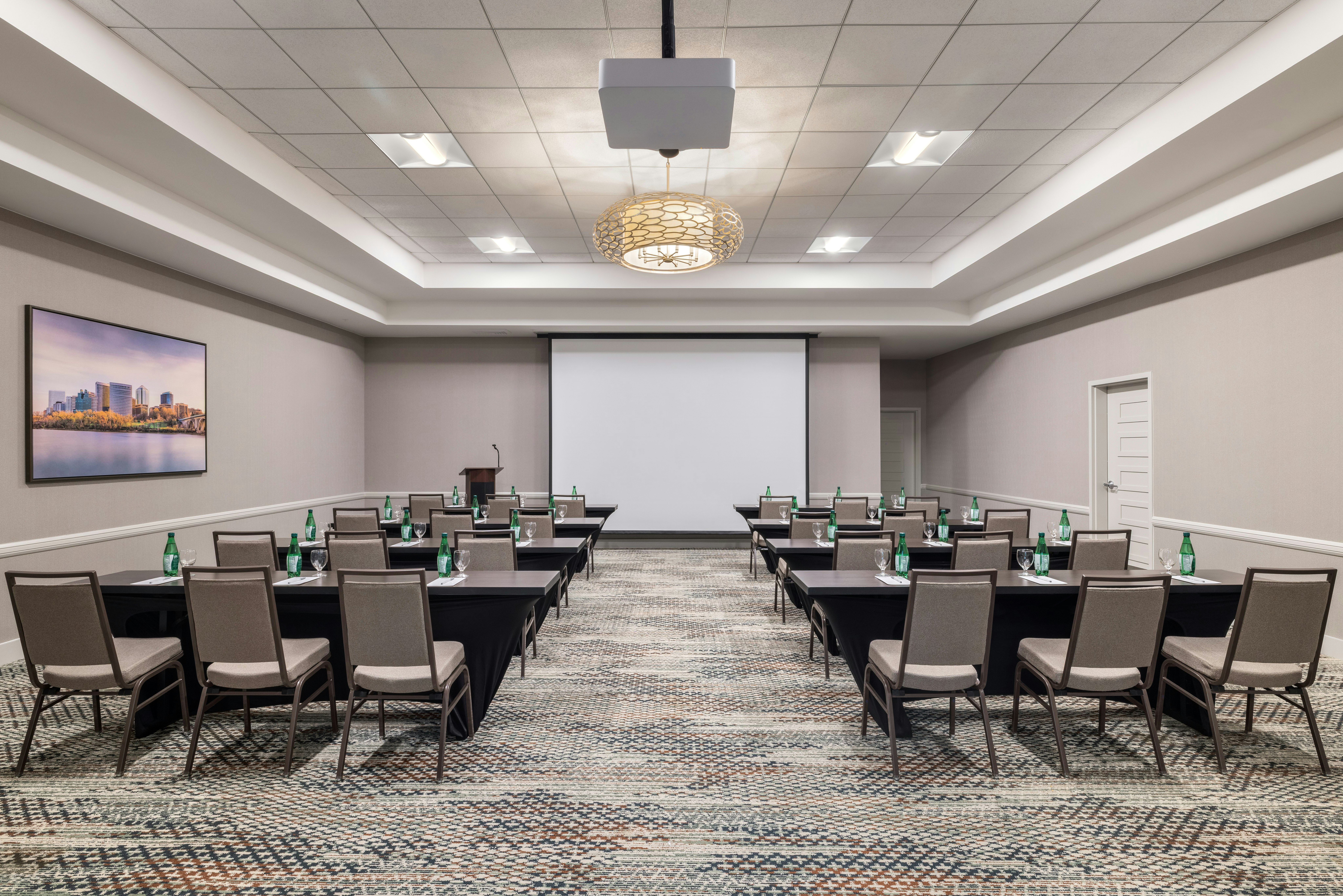 Hilton Garden Inn Arlington Shirlington 14/19