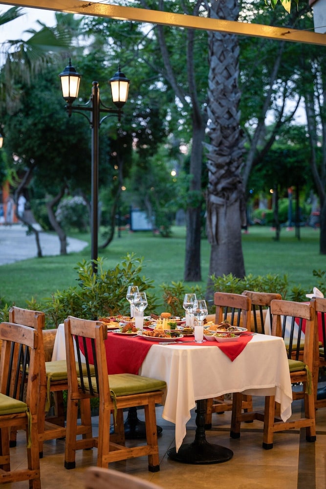 Belconti Resort Hotel 63/87