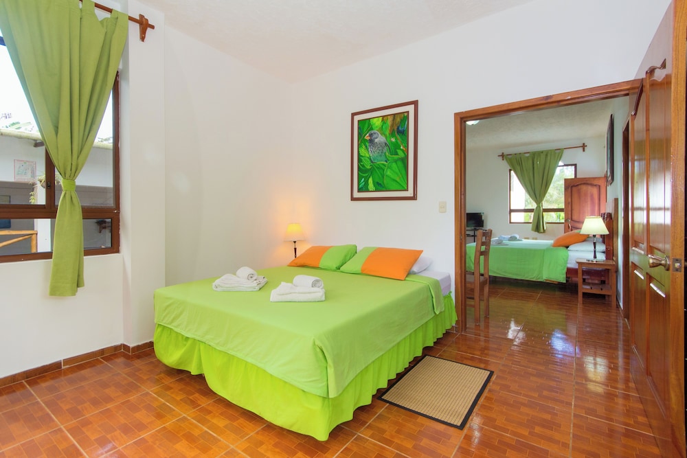 Twin Lodge Galapagos Hotel 24/68