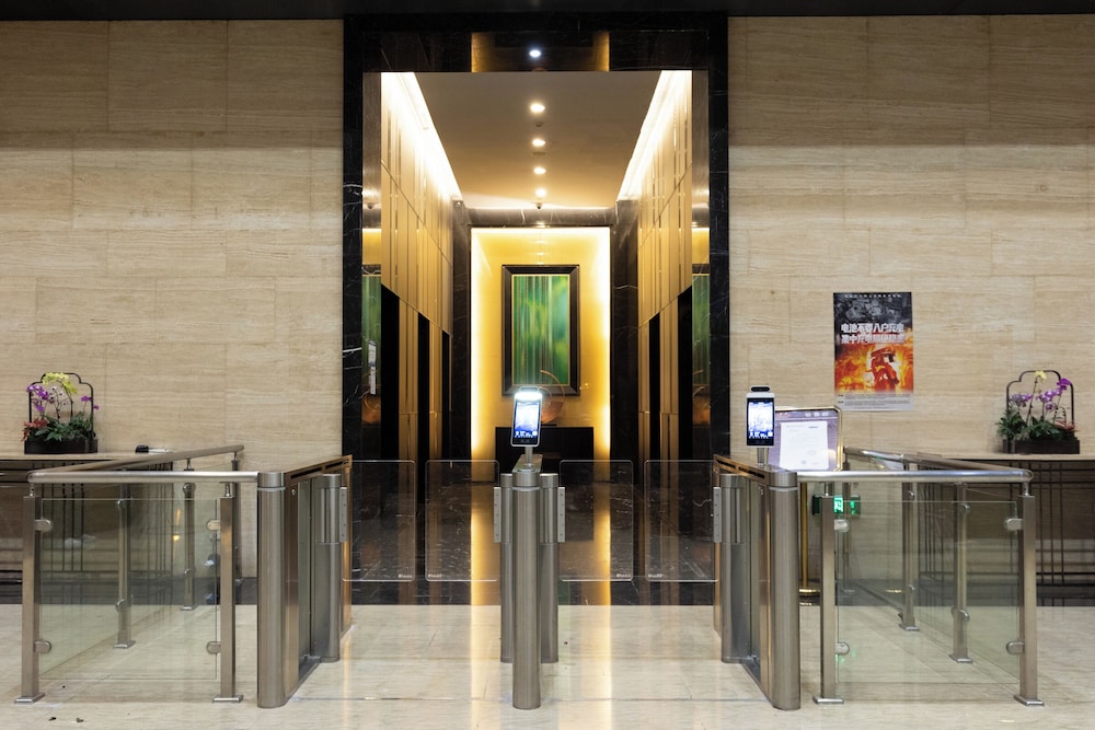Xingyi International Hotel Poly Store 8/70