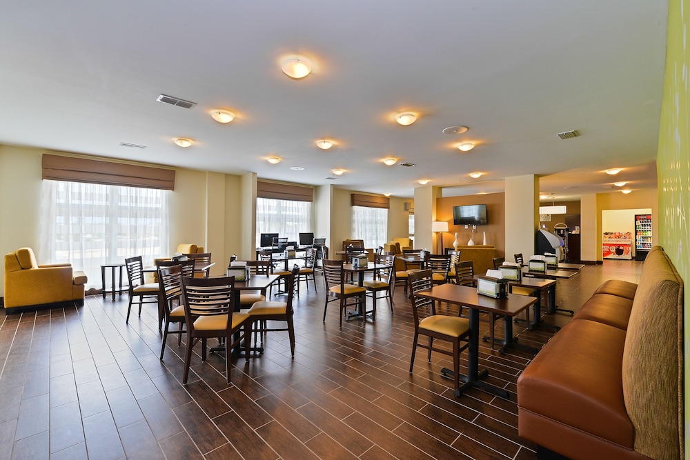 Sleep Inn Suites Gulfport 33/34