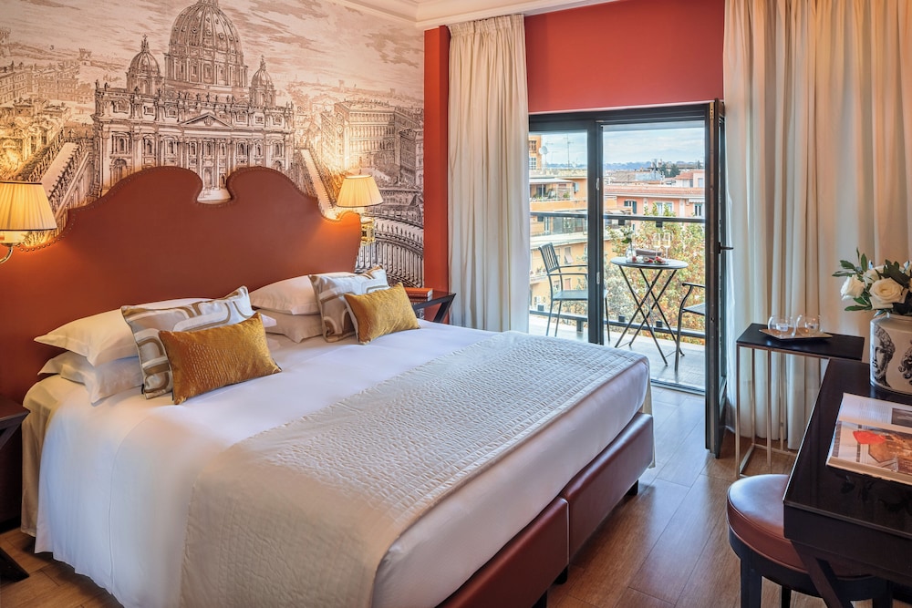 DELUXE, DOUBLE OR TWIN BED, BALCONY