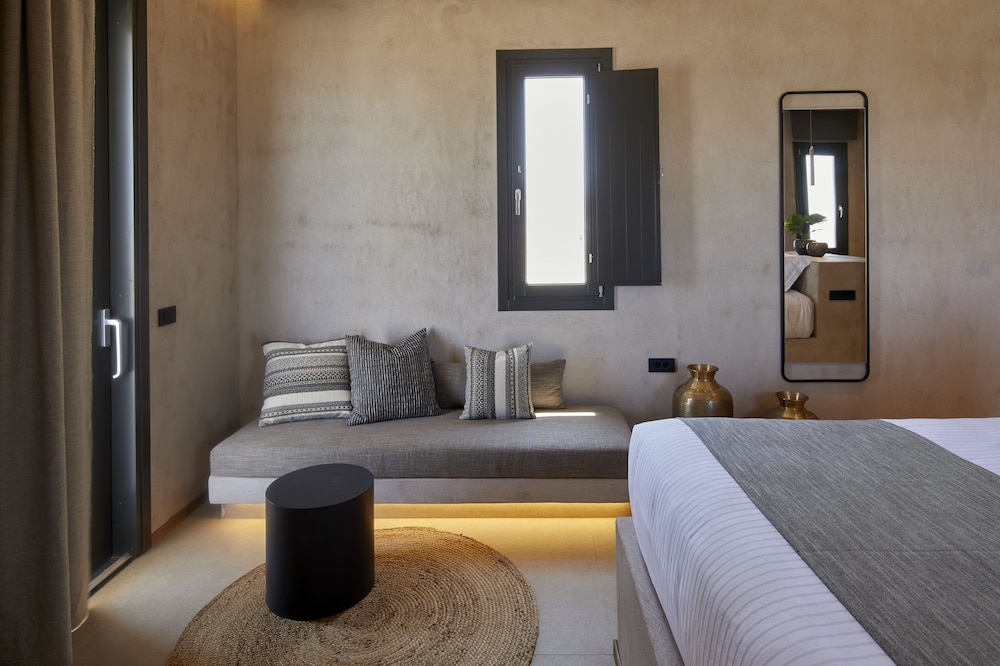 جناح بانورامي بسرير كينج بجاكوزي، North Santorini Luxury Spa Hotel 4/6