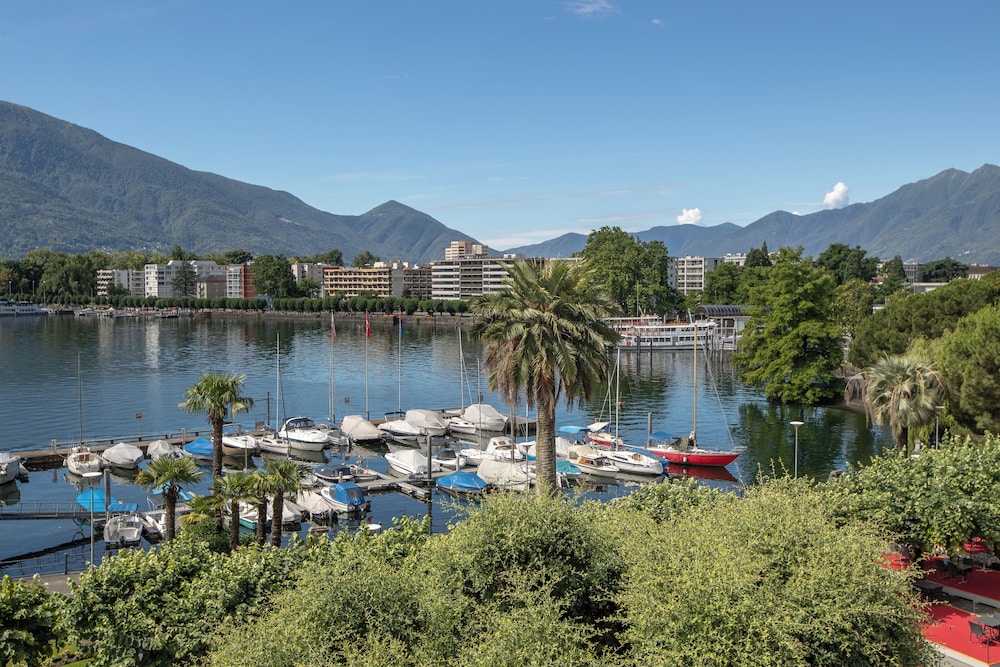 Hotel And Lounge Lago Maggiore 44/50