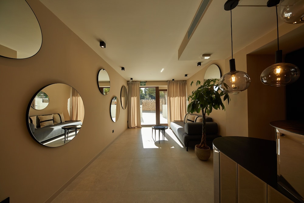 Belle Marivent Mediterranean Petit Hotel 13/59