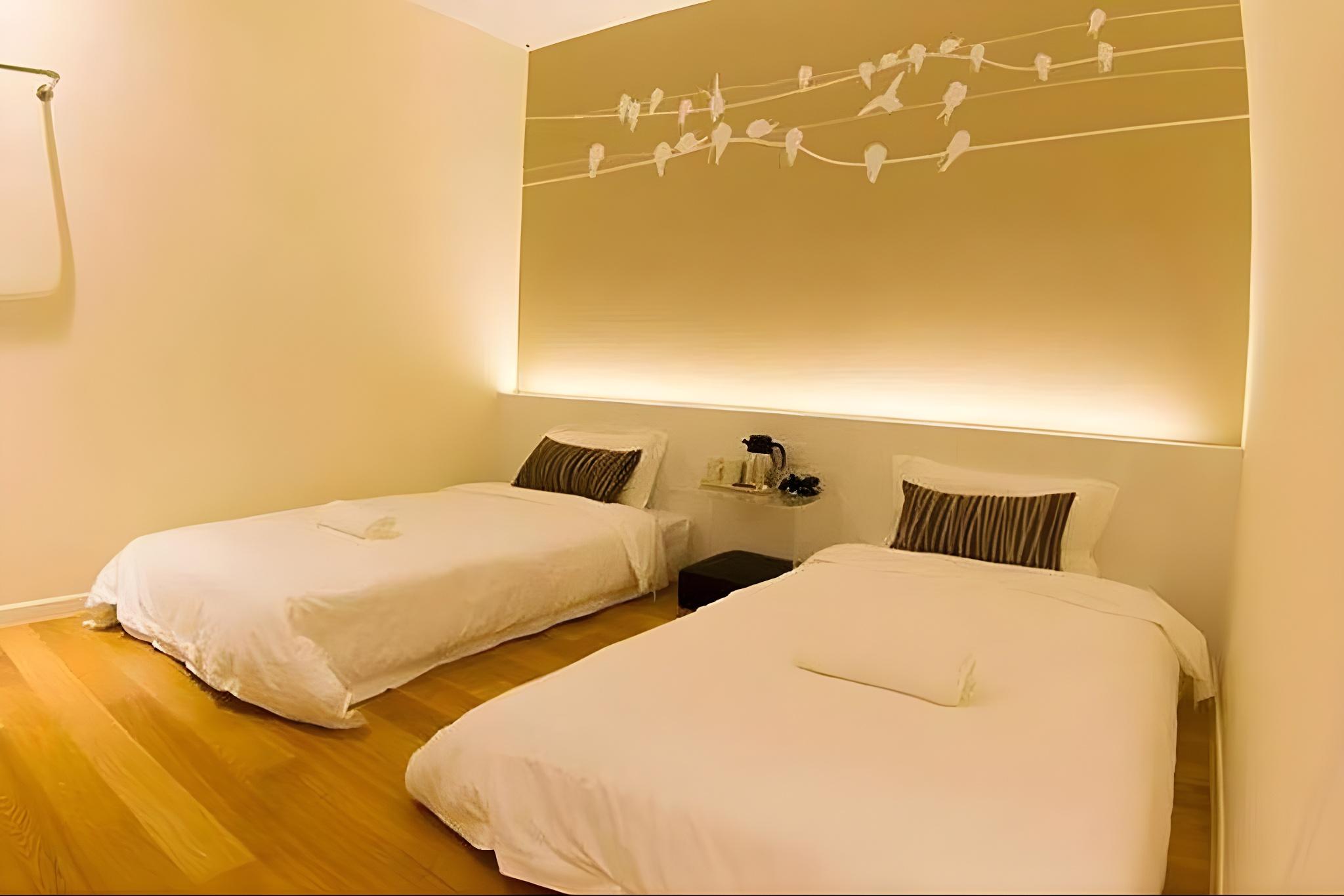 2 Double Beds, No Window