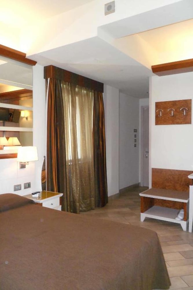 HOTEL EDEN 35/72