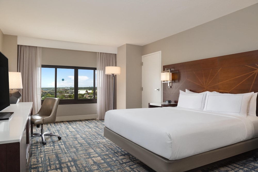ROOM, KING BED, DISNEY SPRINGS VIEW, ACCESSIBLE