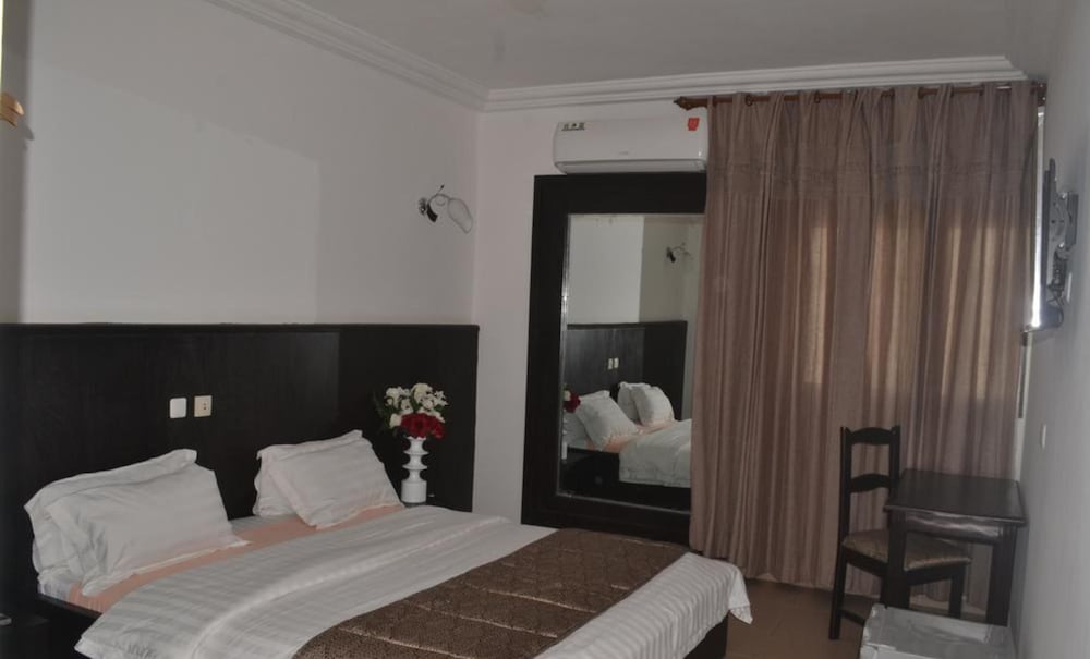 Miliet Hotel 4/30