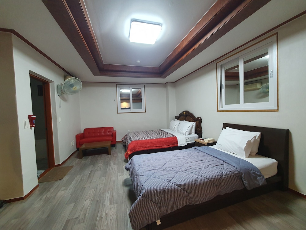 Galleria Hotel 3/56
