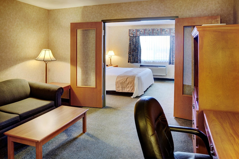 Days Inn and Suites by Wyndham Brooks 28/34