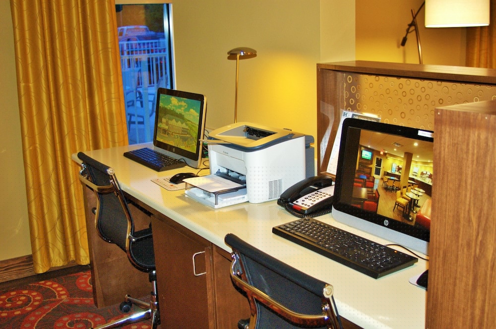 Holiday Inn Express Defuniak Springs 38/42