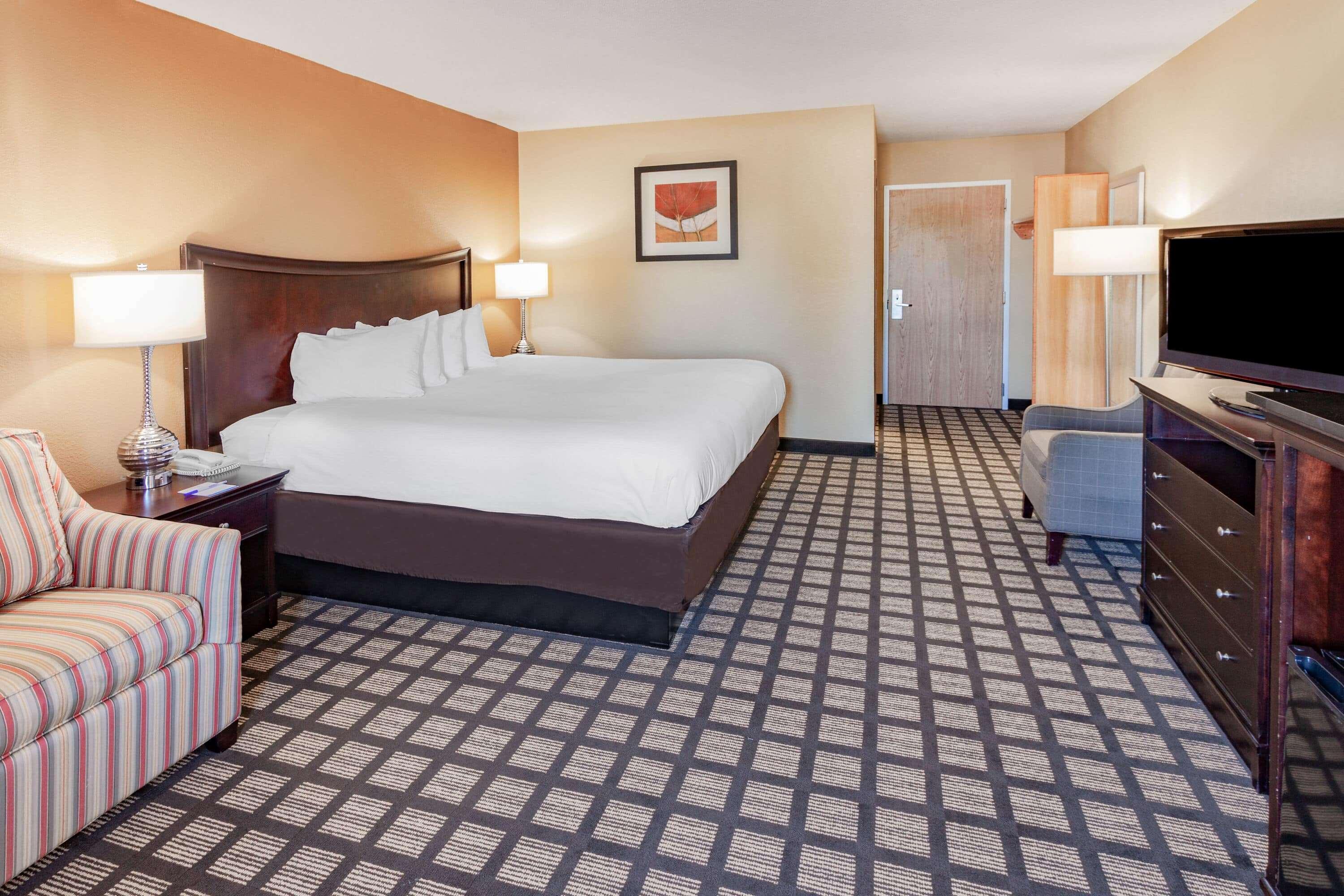 غرفة بسرير كينج، Clarion Pointe Bloomington - Normal near I-55 and University 2/5