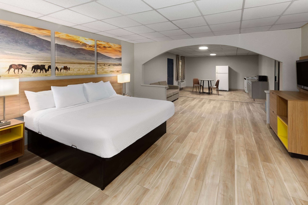 Efficiency, King Bed