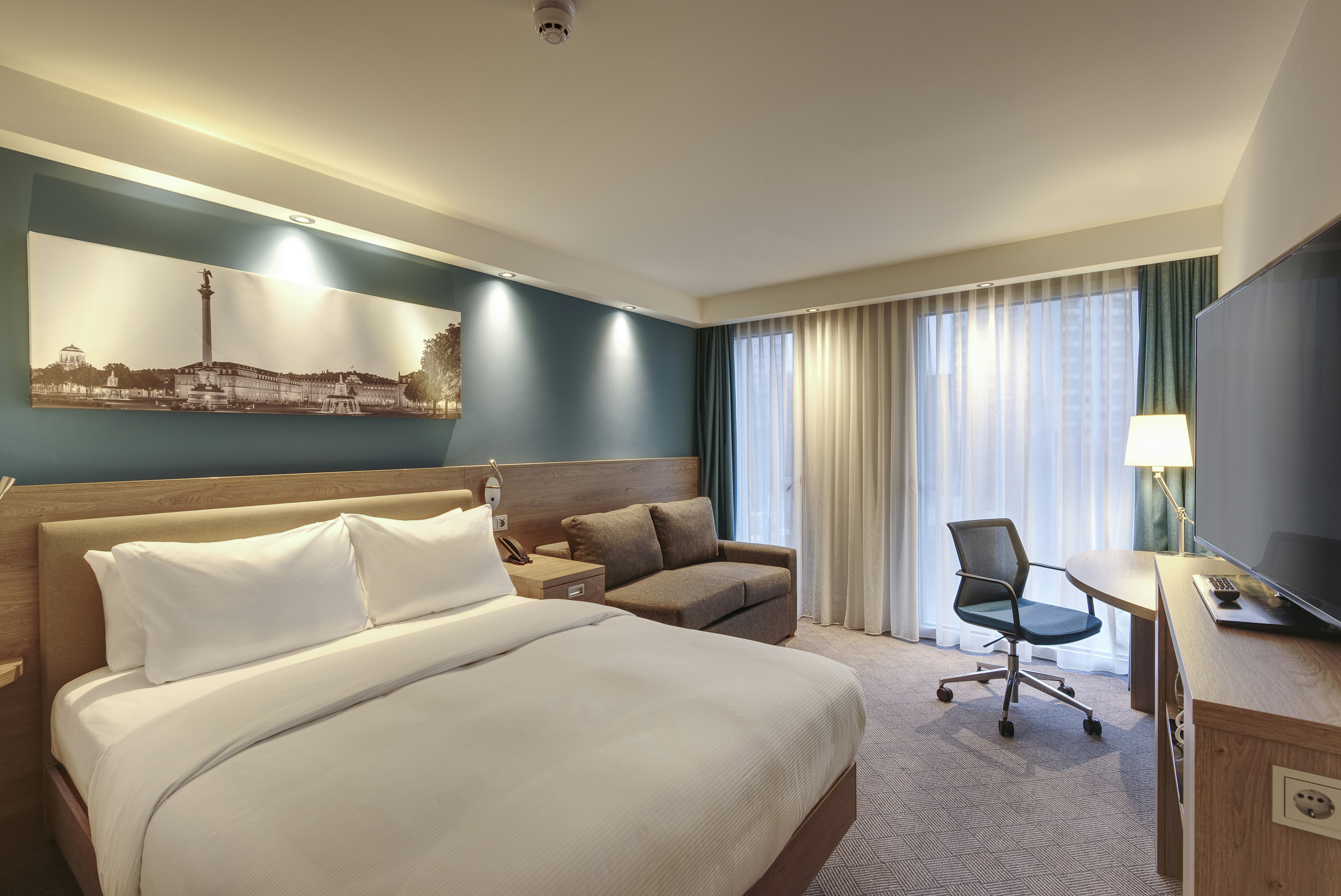 ROOM, QUEEN BED