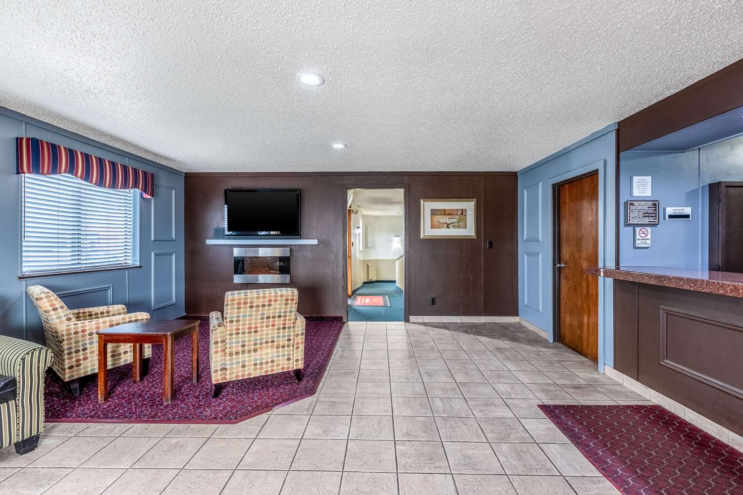 Econo Lodge Inn & Suites Auburn, MI 17/19