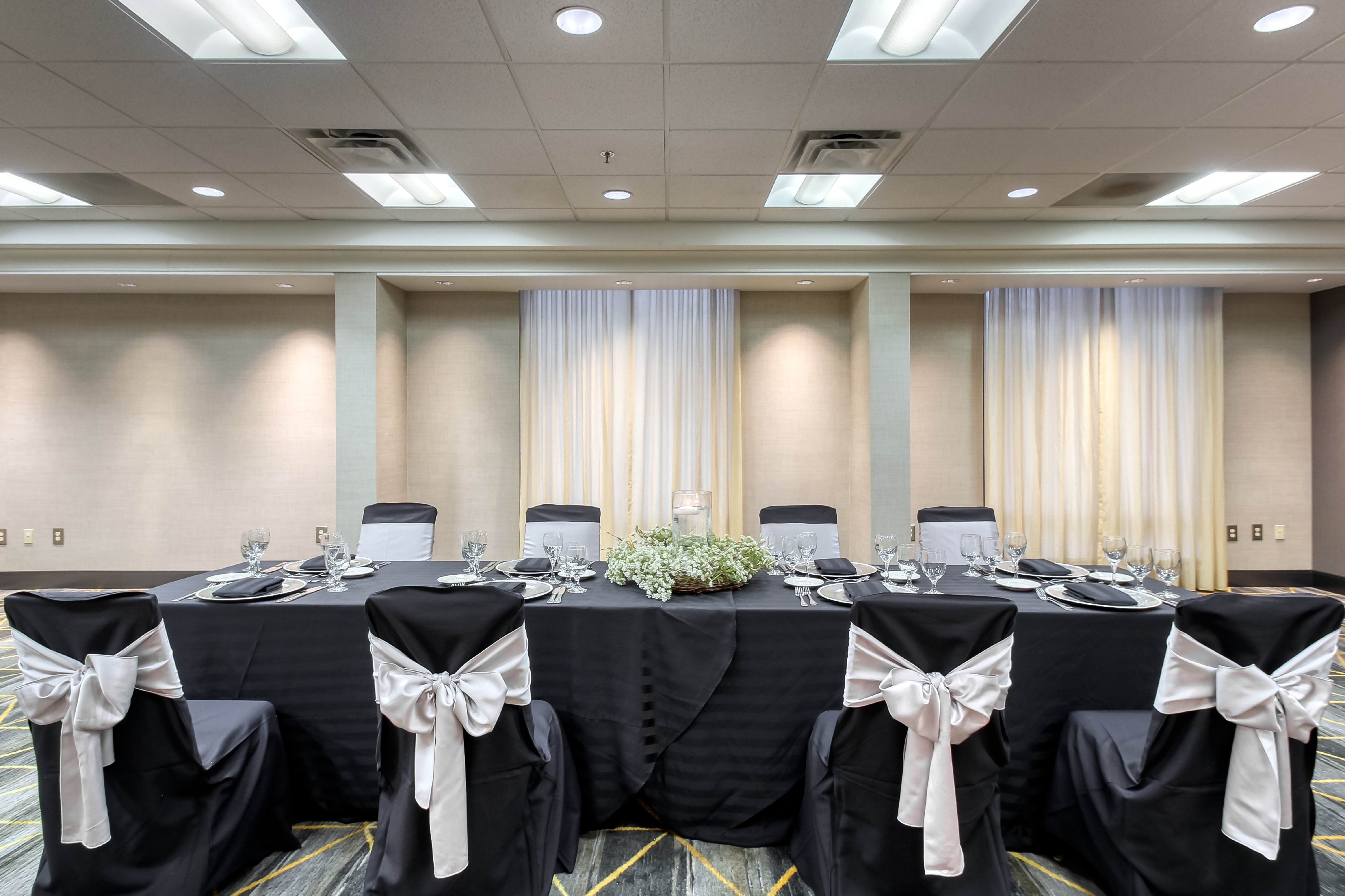 Holiday Inn Hotel Suites Atlanta Airport North 33/42