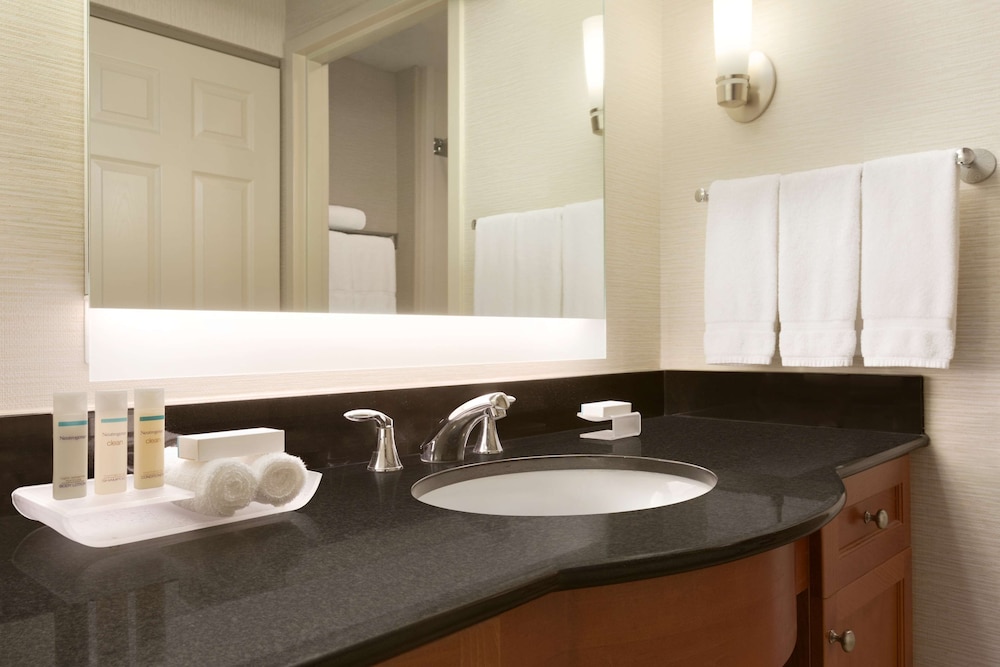 Homewood Suites Hilton Toledo 21/23