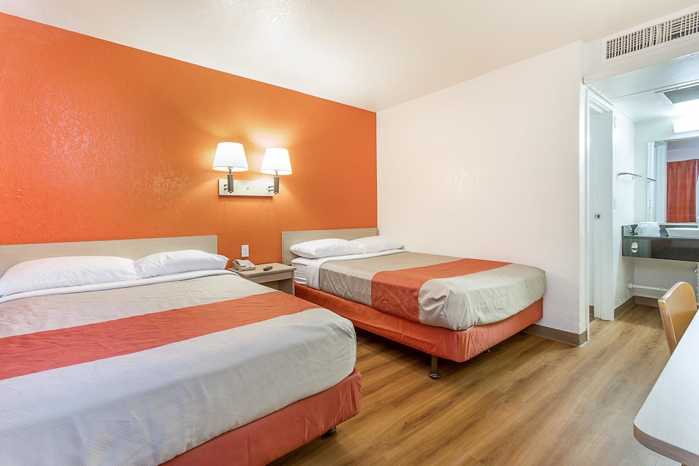 Motel6 Phoenix, AZ - North Bell Road 25/46
