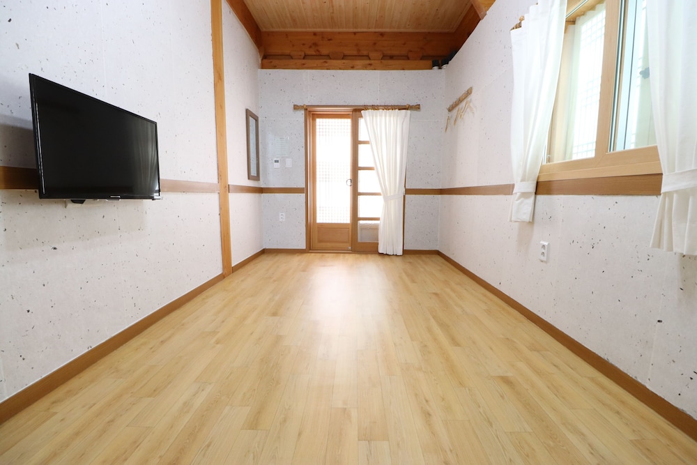 Nadul Hanok 34/50