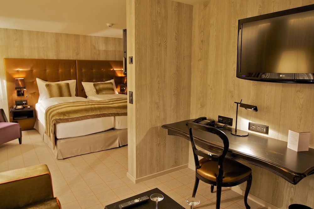 Grischa Das Hotel Davos 43/45
