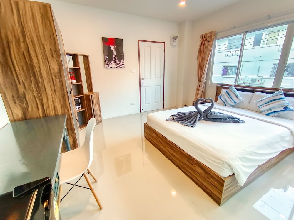 Sailor Hotel Pattaya 8/35