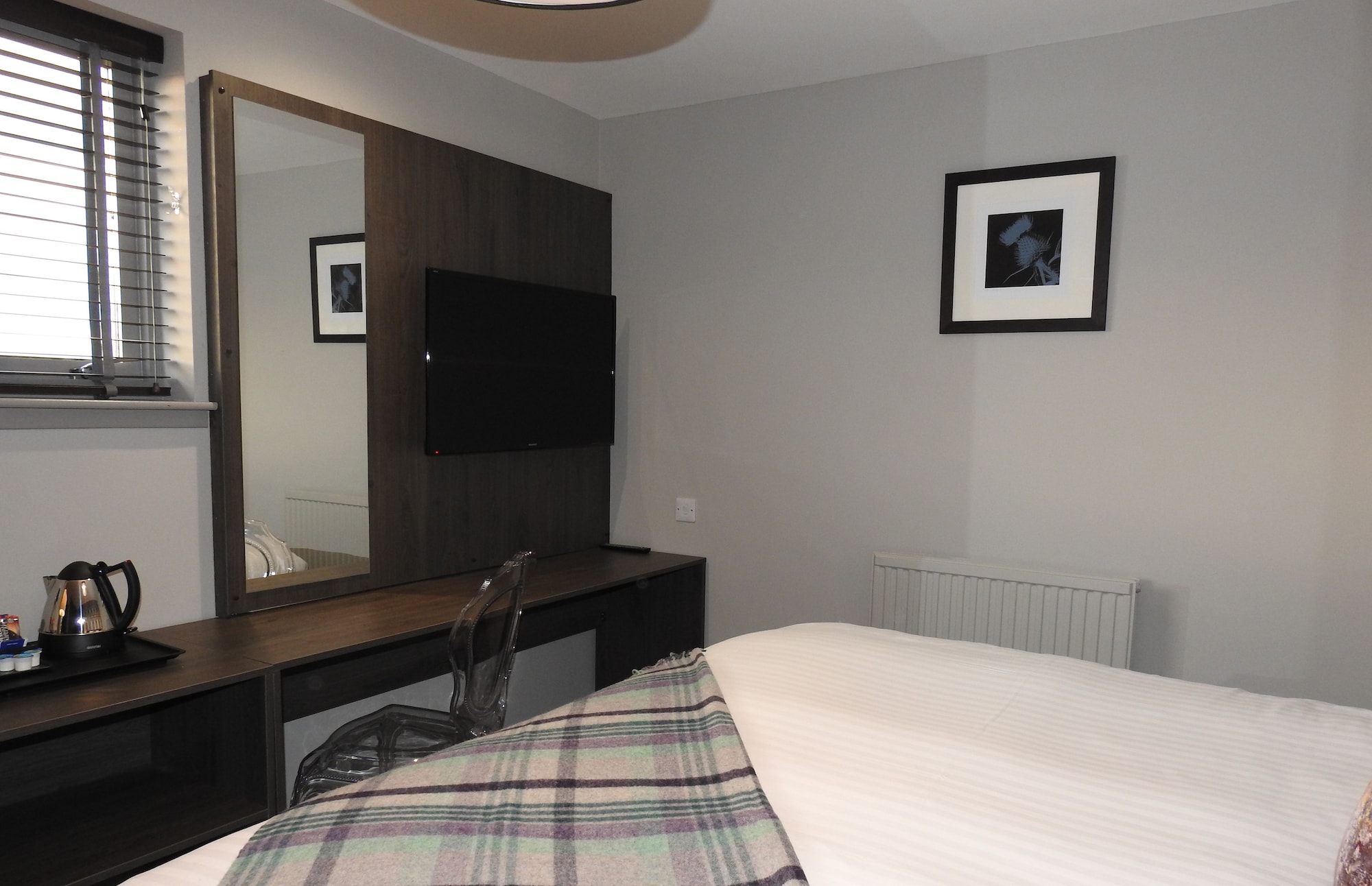 ROOM, DOUBLE BED
