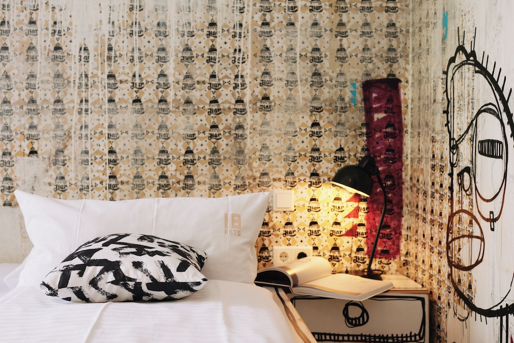 18Arts Hotel 32/49