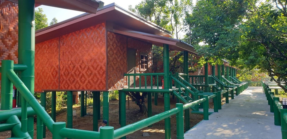 The Royal Bamboo Lodge 6/50