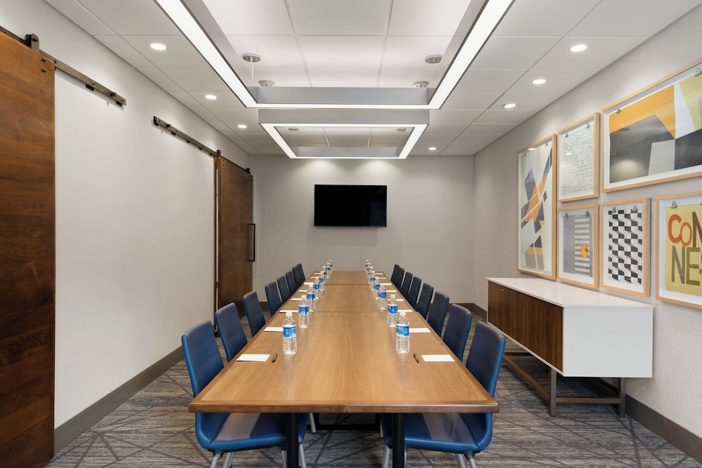 Holiday Inn Express And Suites Anchorage Midtown by IHG 50/60