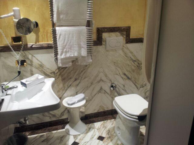 Hotel Sant Apos Anselmo 69/73