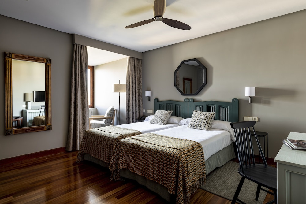 Parador De Hondarribia 12/40