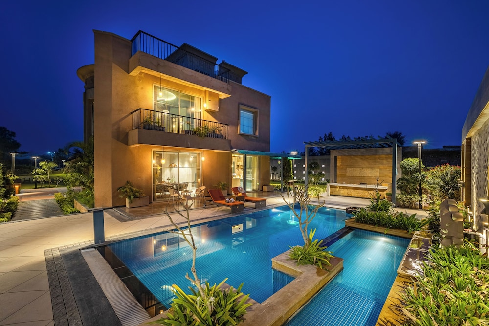 ELIVAAS Noah's Ark 3BHK Villa with Pvt Pool, Garden and Gazebo 8/64
