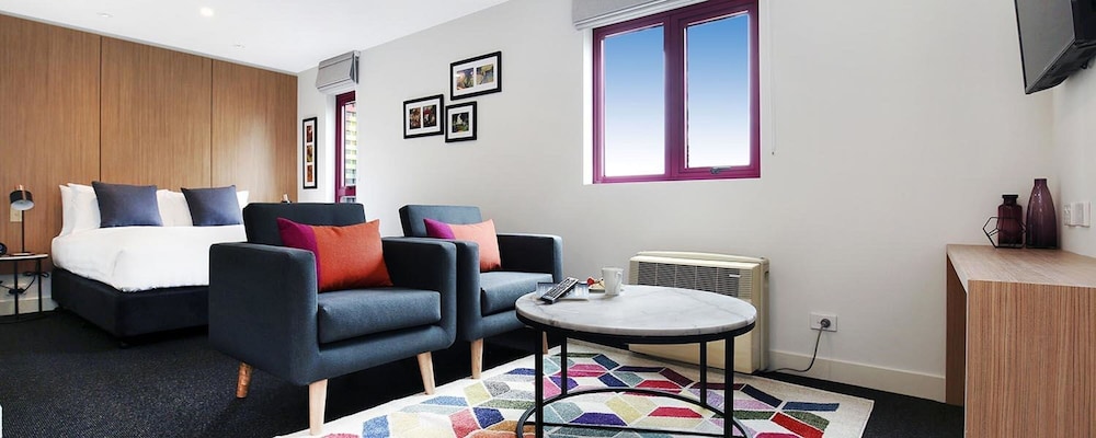 PLUM SERVICED APARTMENTS CARLTON 32/40
