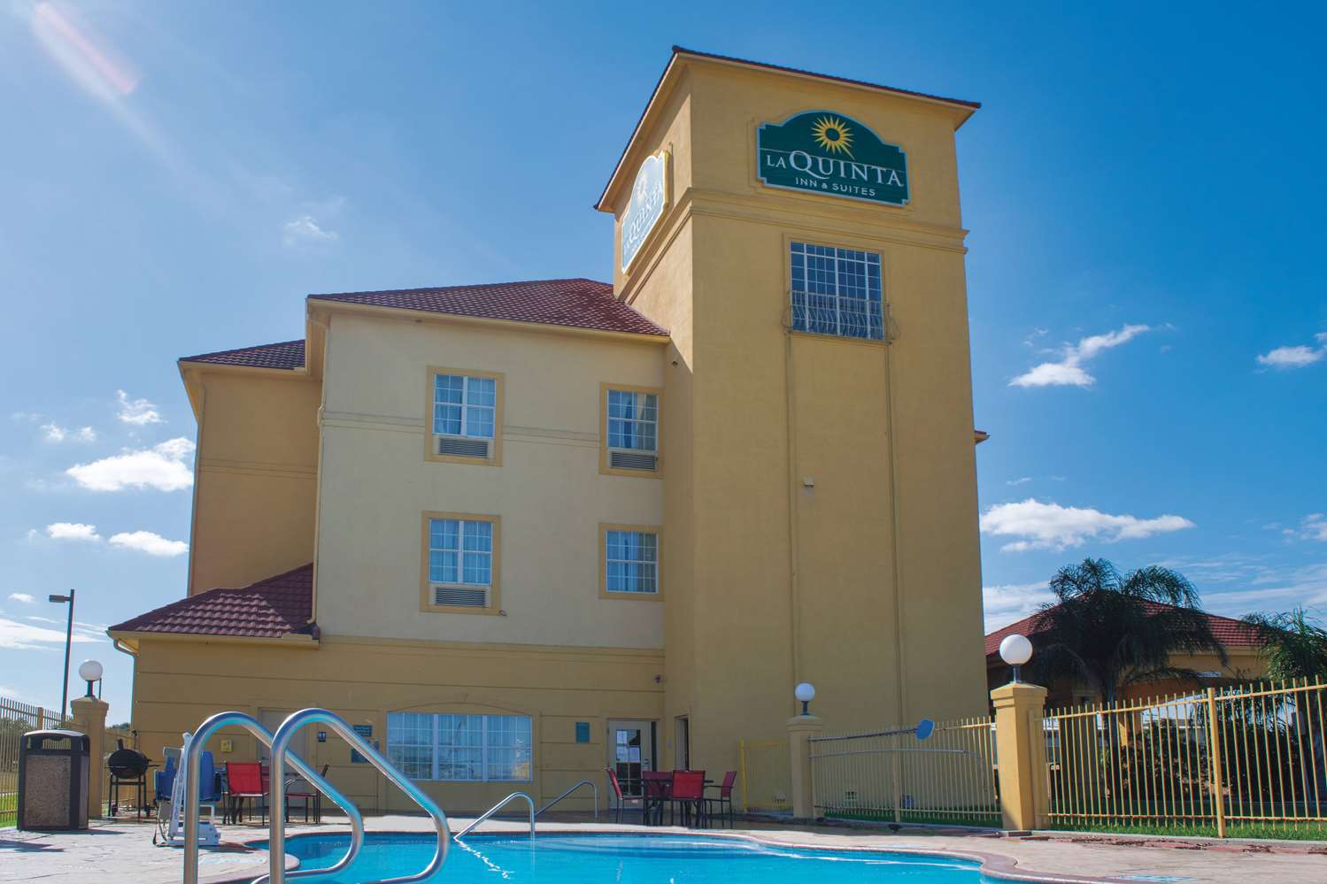 La Quinta Inn & Suites by Wyndham Alice 2/39