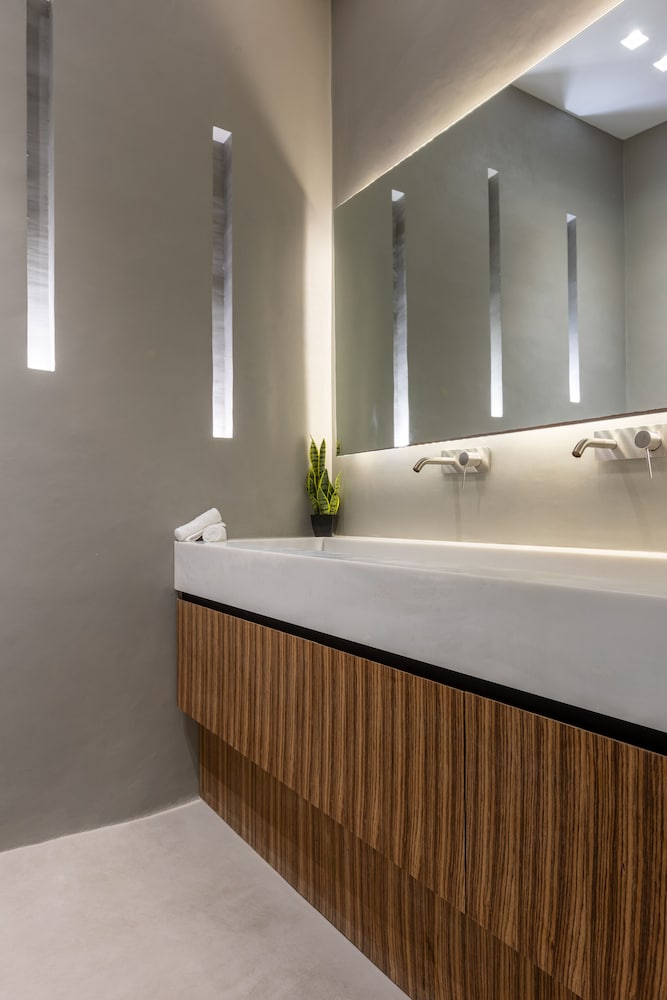 Heavens Edge Cliffside Villas & Suites 47/50