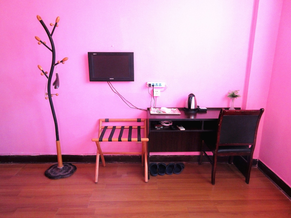 25 Four Seasons Youth Hostel 21/29