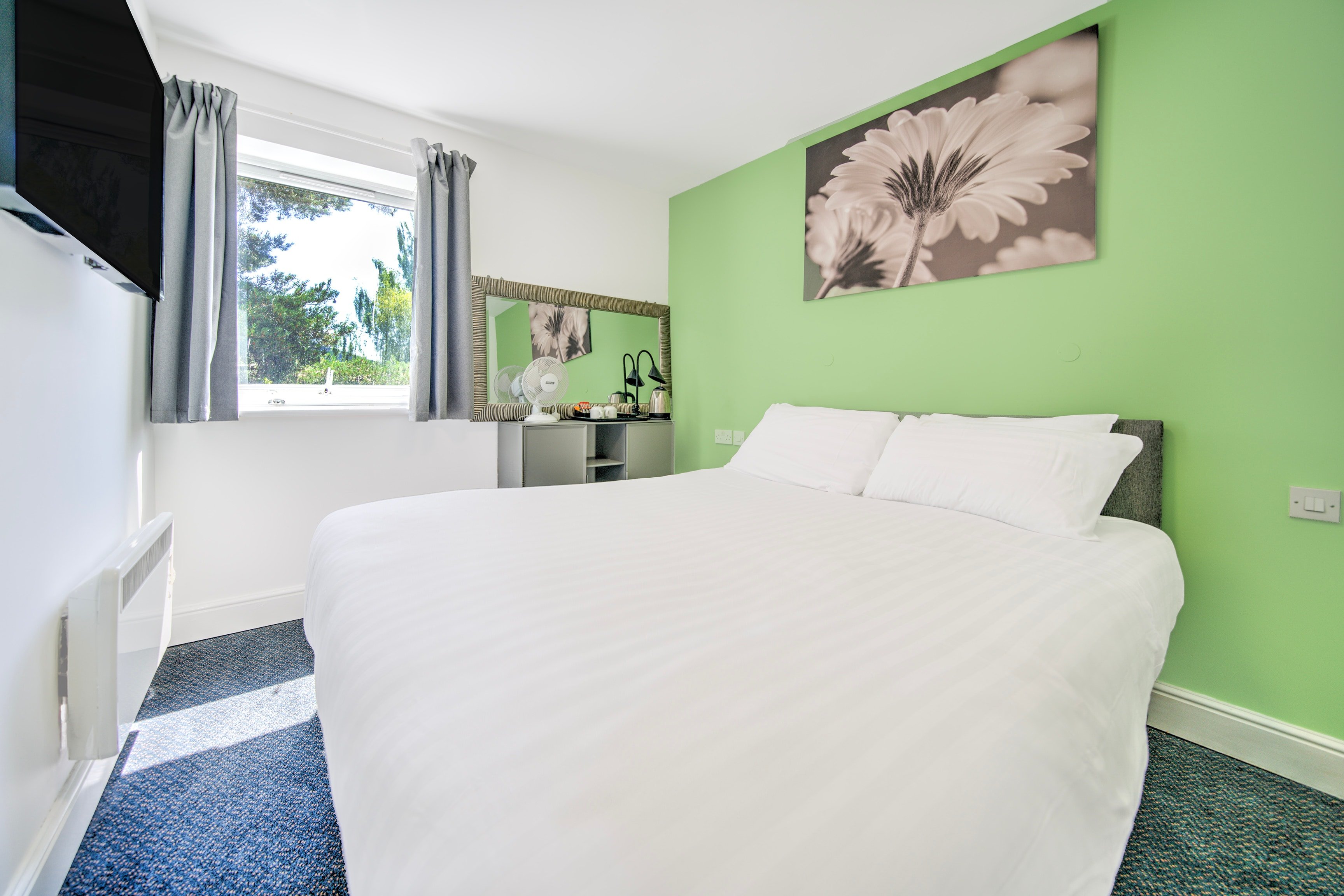 GO2 Gloucester Hotel by OYO 17/40