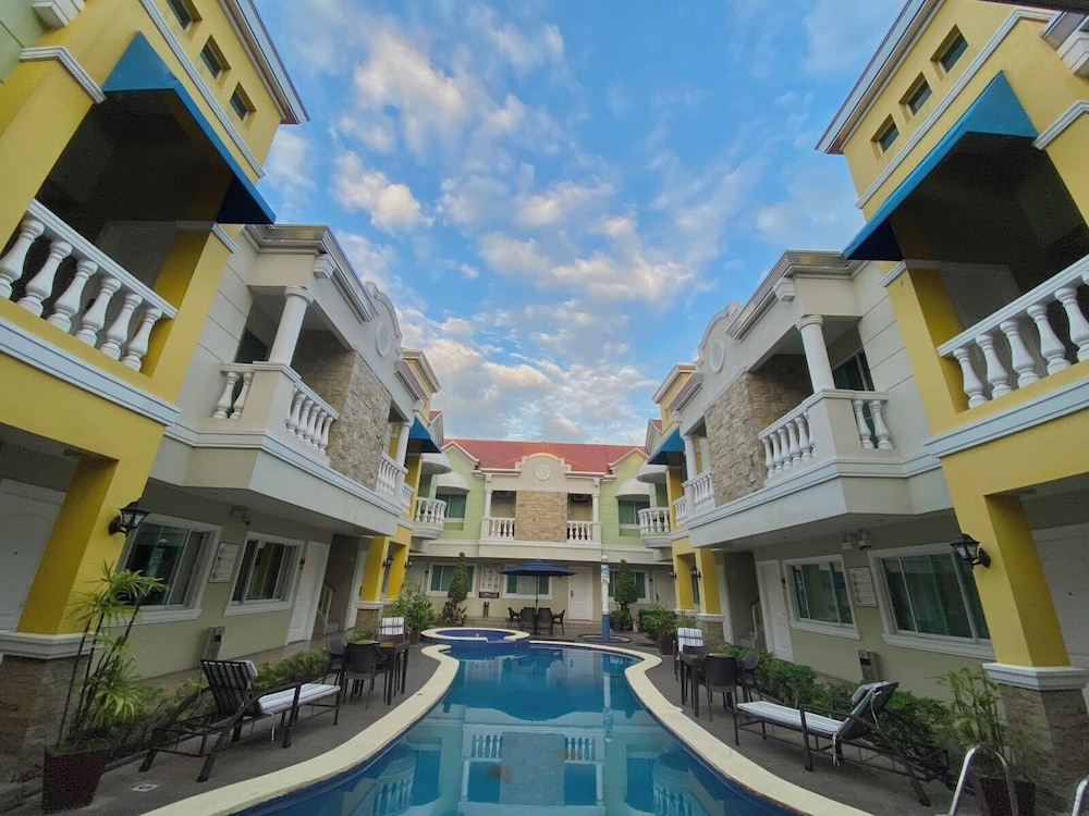 Prism Apartelle Hotel 55/61