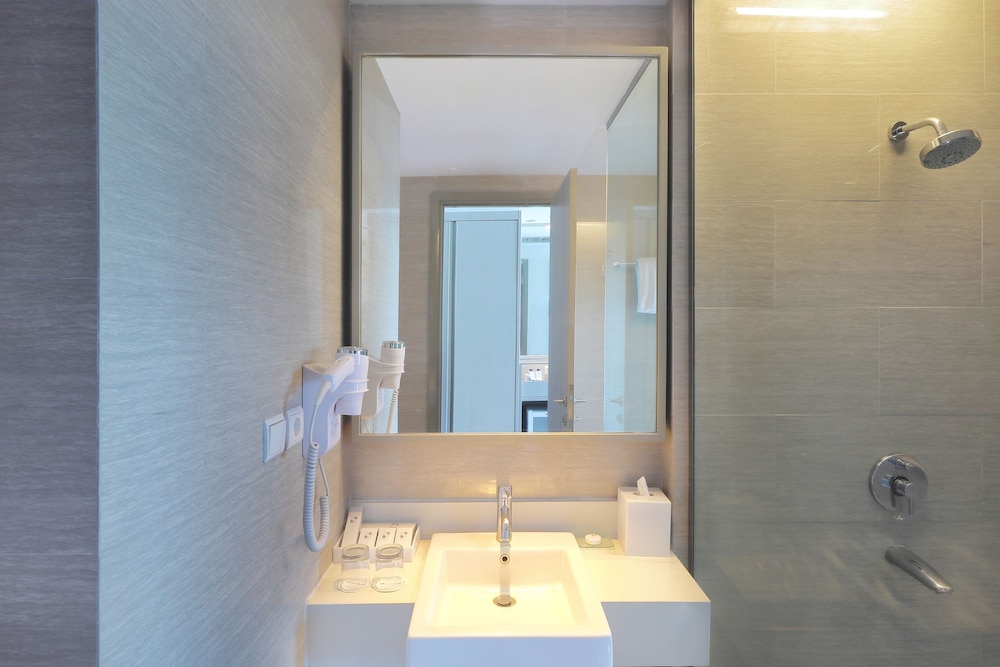 Swiss-Belhotel Cirebon 25/48