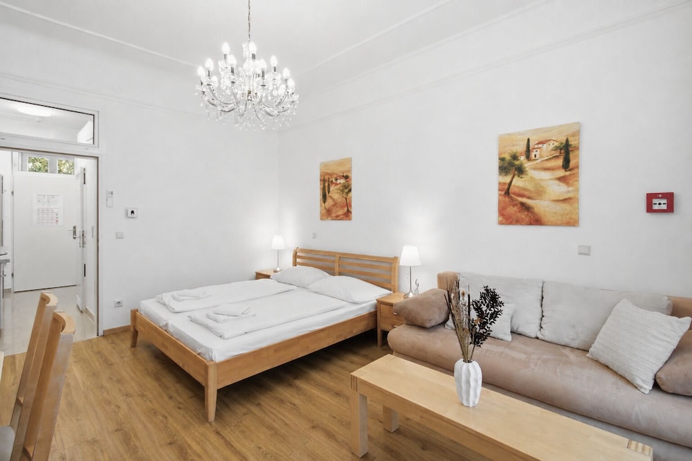 Classic, Double Bed 6/10