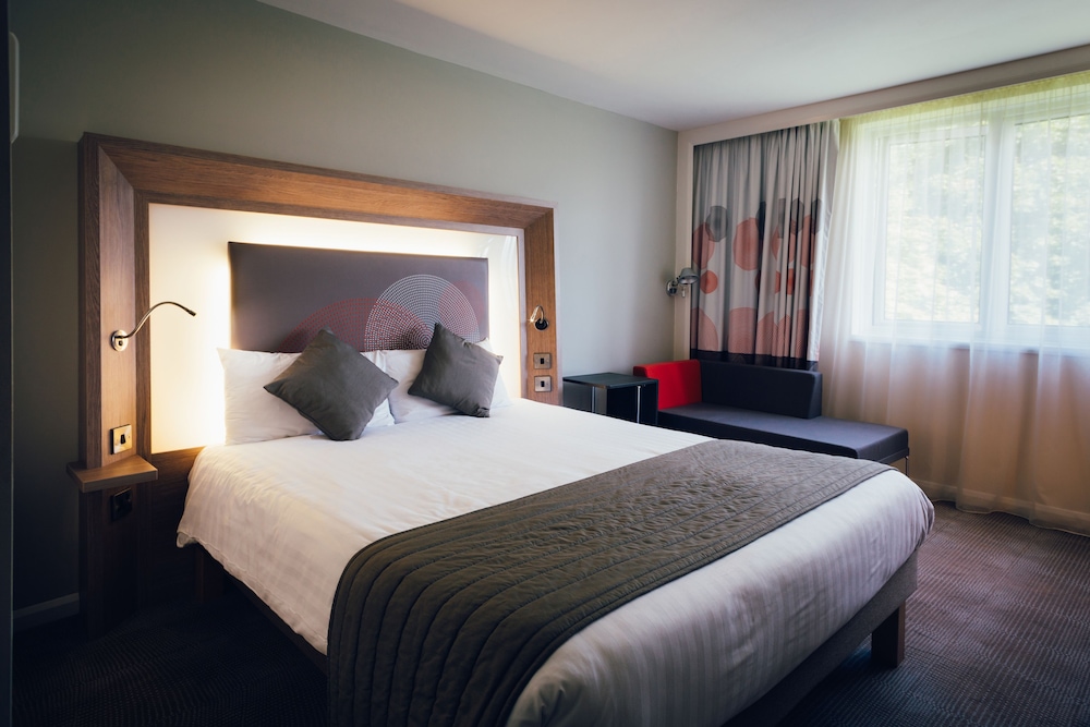 PREMIUM, SUPERIOR, QUEEN BED