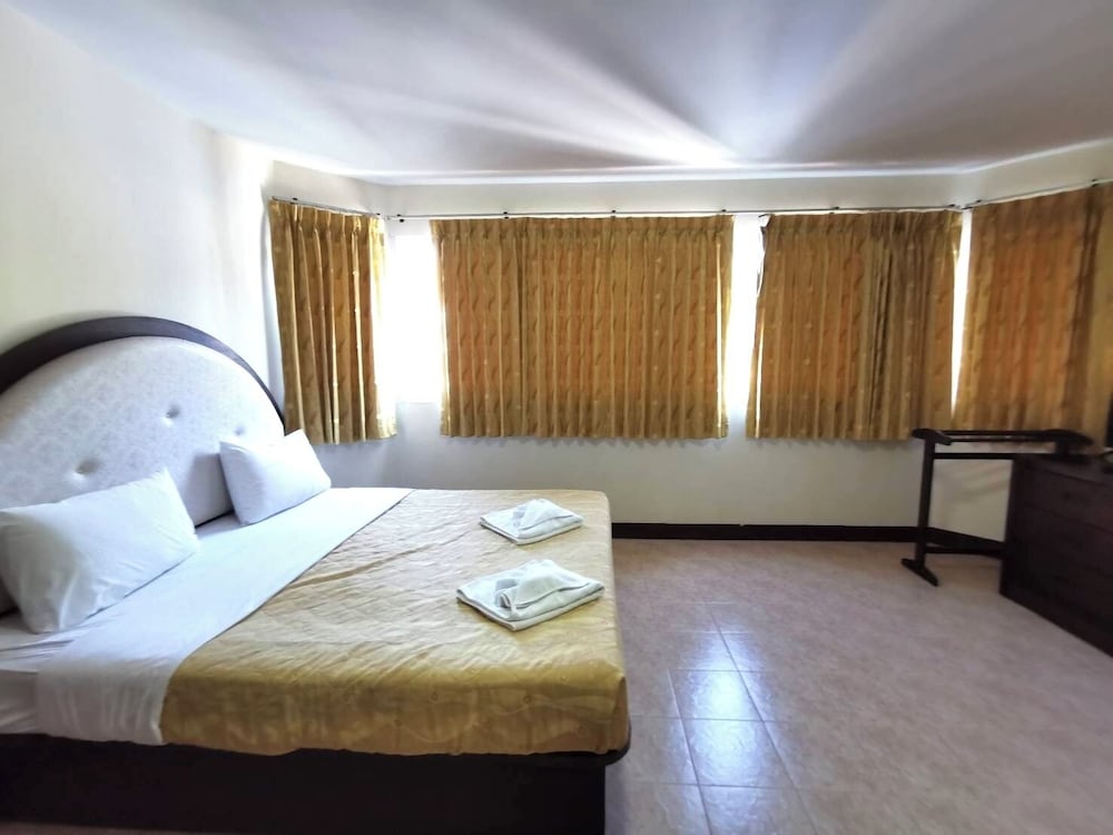 Kata Place Hotel 7/50