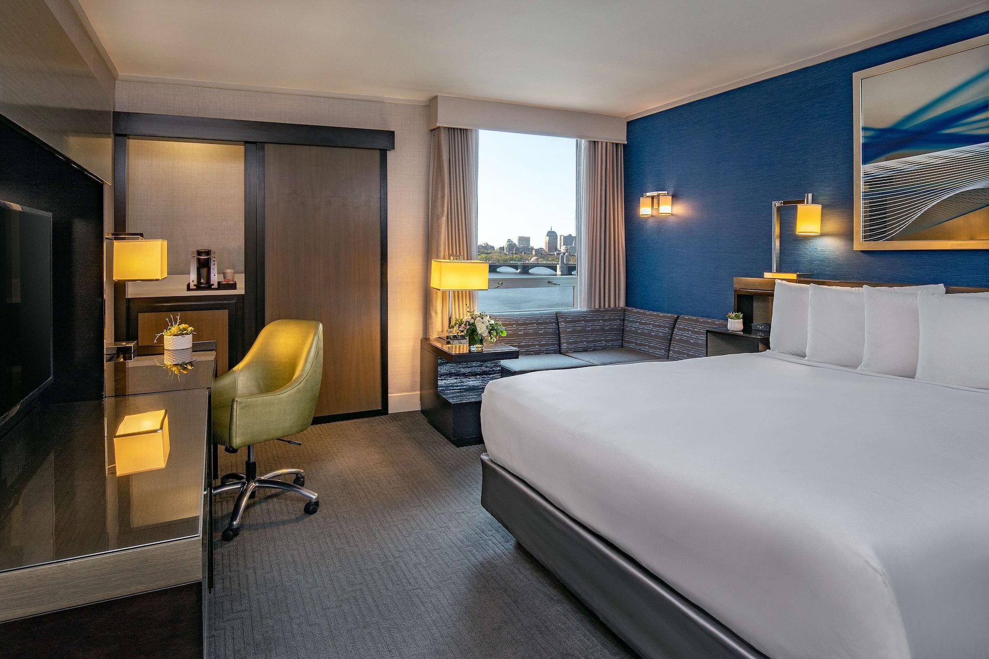 SUITE, KING BED, RIVER VIEW