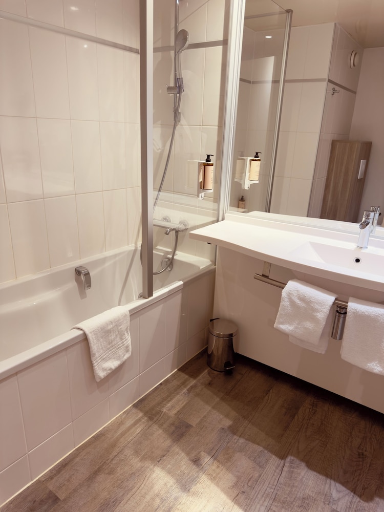 MERCURE ROUEN VAL DE REUIL 48/50